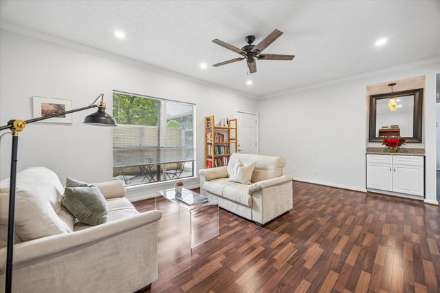 1100 Augusta Drive 25, Houston, TX 77057