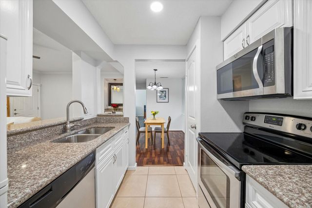1100 Augusta Drive 25, Houston, TX 77057