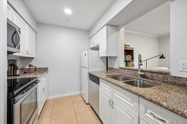 1100 Augusta Drive 25, Houston, TX 77057
