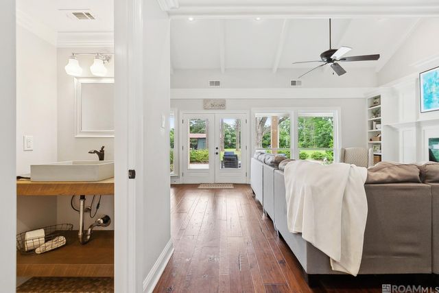 8196 Wildwood Dr, Denham Springs, LA 70706