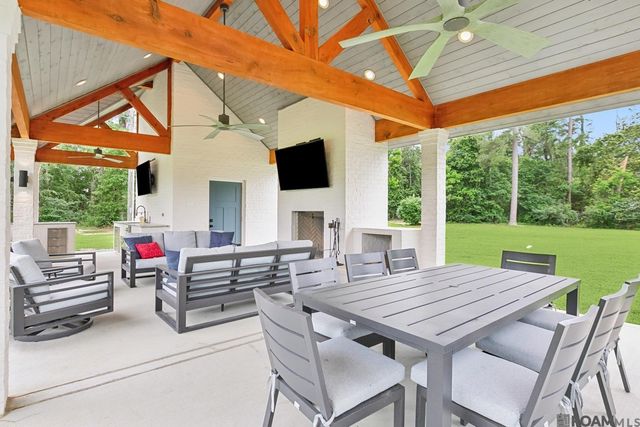 8196 Wildwood Dr, Denham Springs, LA 70706