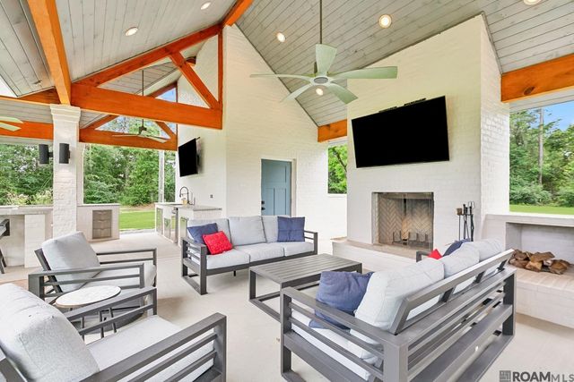 8196 Wildwood Dr, Denham Springs, LA 70706