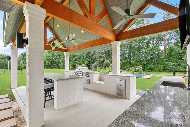 8196 Wildwood Dr, Denham Springs, LA 70706