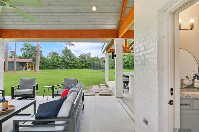 8196 Wildwood Dr, Denham Springs, LA 70706