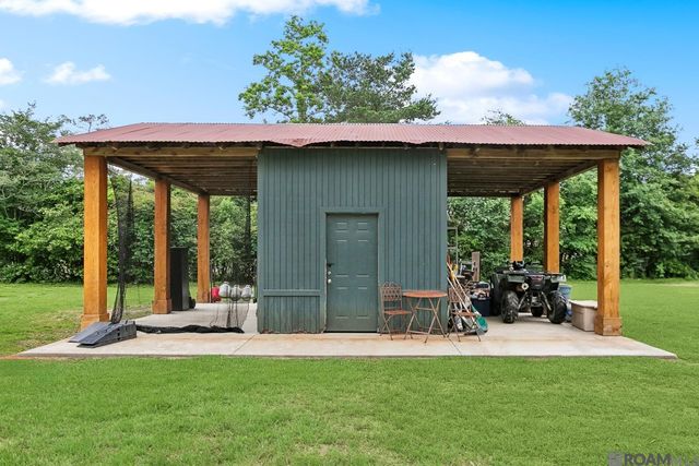 8196 Wildwood Dr, Denham Springs, LA 70706