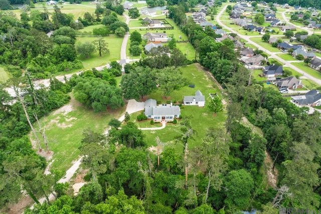 8196 Wildwood Dr, Denham Springs, LA 70706