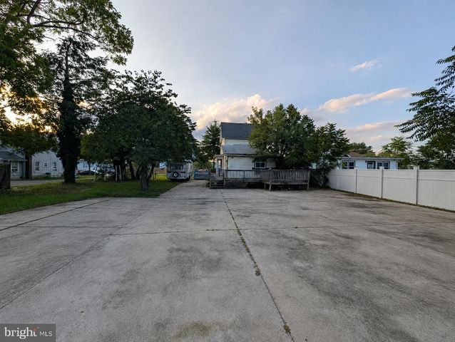 605 FOWLER AVE, Vineland, NJ 08360