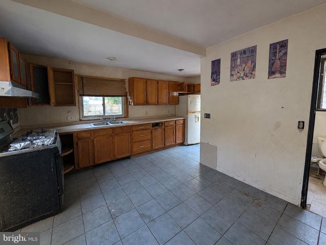 605 FOWLER AVE, Vineland, NJ 08360