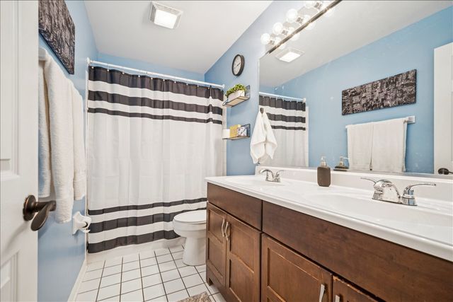 1324 Richmond Lane, Bartlett, IL 60103