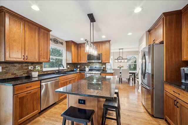 1324 Richmond Lane, Bartlett, IL 60103