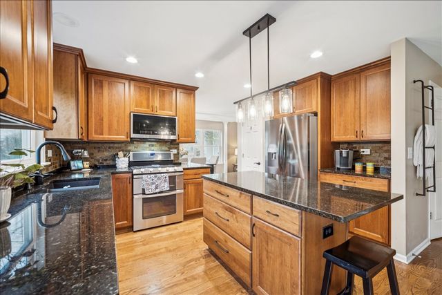 1324 Richmond Lane, Bartlett, IL 60103