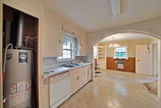 1228 W Gambrell Street, Fort Worth, TX 76115