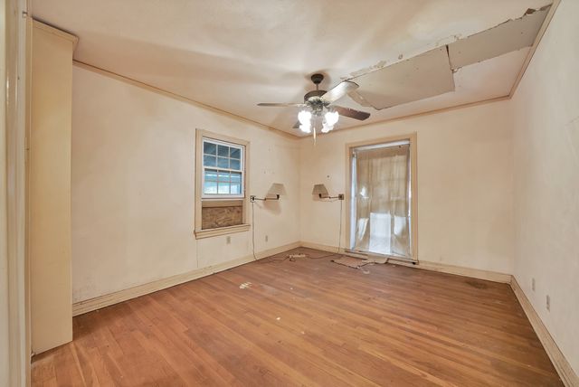 1228 W Gambrell Street, Fort Worth, TX 76115