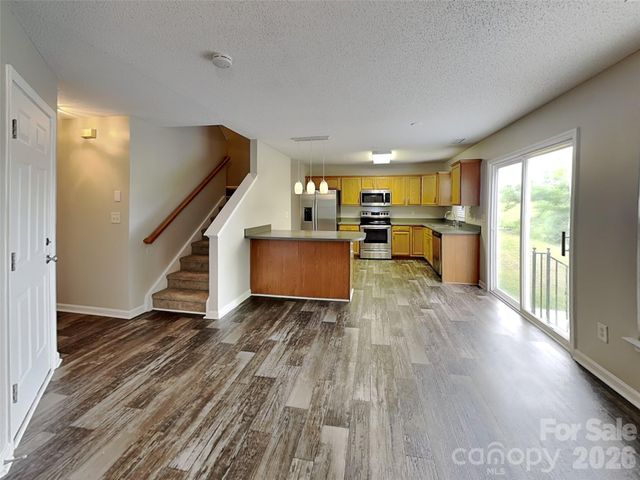 1032 Meadowbrook Lane SW, Concord, NC 28027