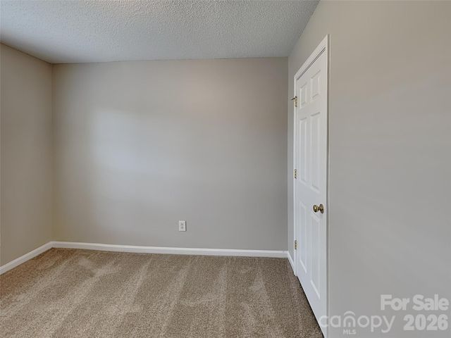 1032 Meadowbrook Lane SW, Concord, NC 28027