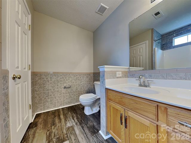 1032 Meadowbrook Lane SW, Concord, NC 28027