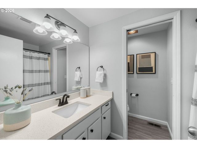 1826 Ne 153RD St, Vancouver, WA 98686