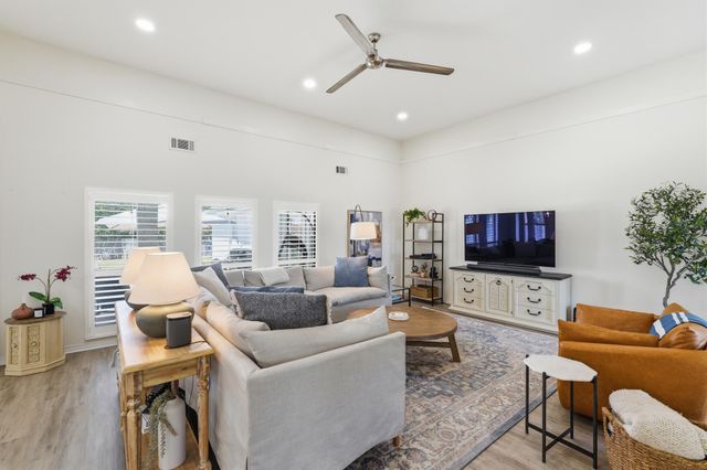 210 Wynnehaven Beach Road, Mary Esther, FL 32569