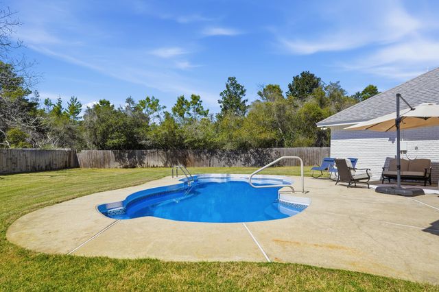 210 Wynnehaven Beach Road, Mary Esther, FL 32569