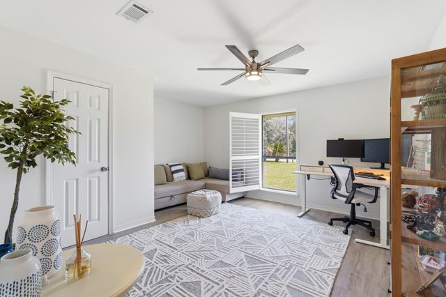 210 Wynnehaven Beach Road, Mary Esther, FL 32569