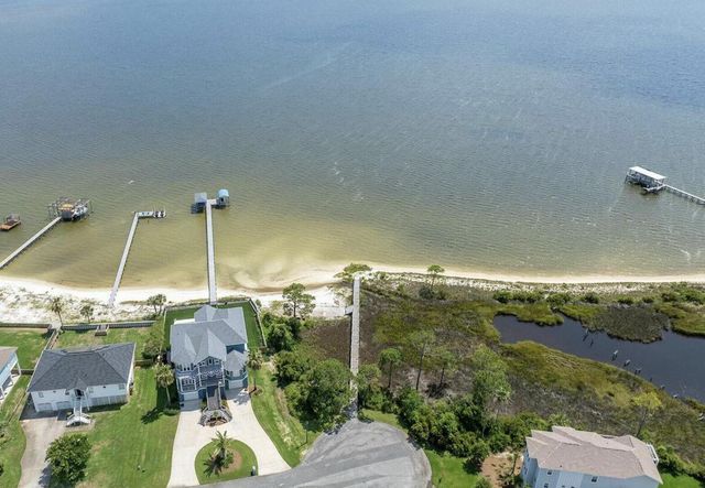 210 Wynnehaven Beach Road, Mary Esther, FL 32569