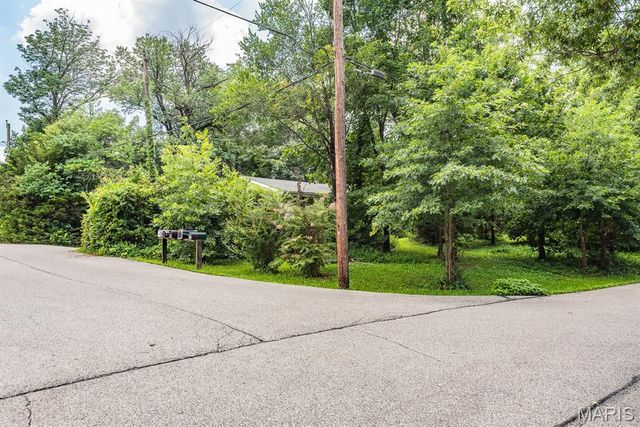 13204 Tablerock Drive, St Louis, MO 63122