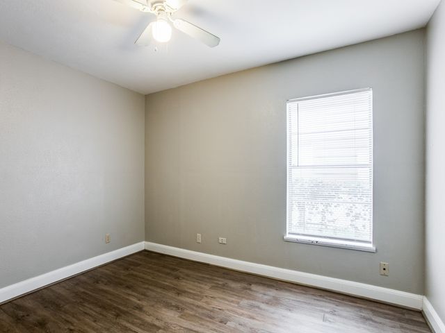 202 S Willomet Drive, Dallas, TX 75208