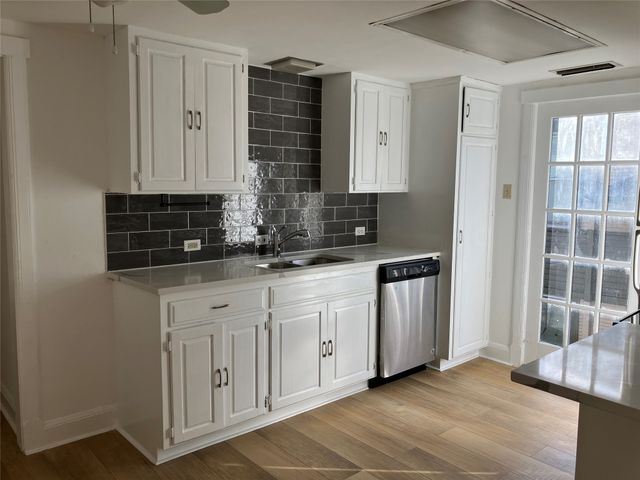 202 S Willomet Drive, Dallas, TX 75208