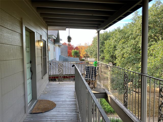 202 S Willomet Drive, Dallas, TX 75208