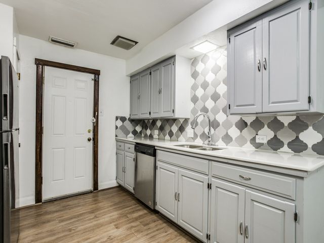 202 S Willomet Drive, Dallas, TX 75208