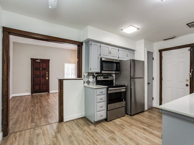 202 S Willomet Drive, Dallas, TX 75208