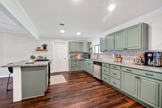 10263 Old Orchard Road, La Porte, TX 77571