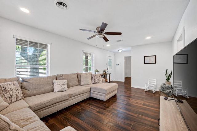 10263 Old Orchard Road, La Porte, TX 77571