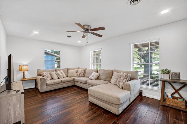 10263 Old Orchard Road, La Porte, TX 77571