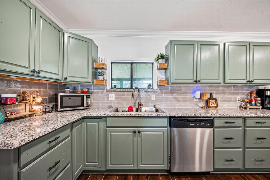 10263 Old Orchard Road, La Porte, TX 77571