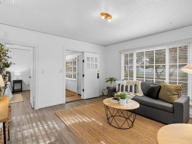 9605 Ne PRESCOTT St, Portland, OR 97220