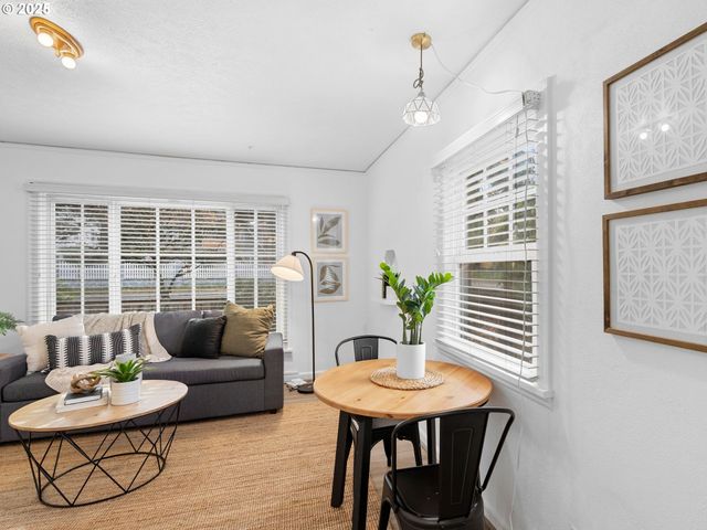 9605 Ne PRESCOTT St, Portland, OR 97220