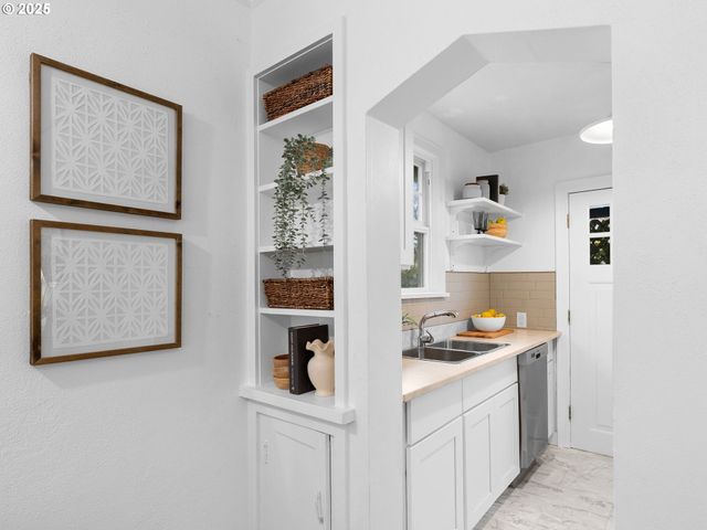 9605 Ne PRESCOTT St, Portland, OR 97220