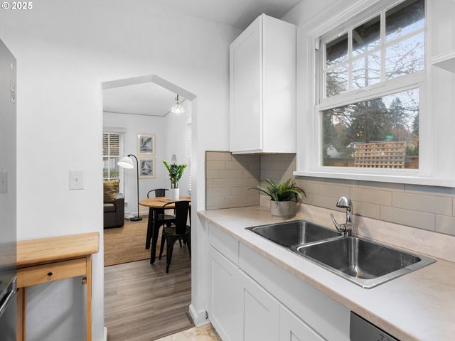 9605 Ne PRESCOTT St, Portland, OR 97220