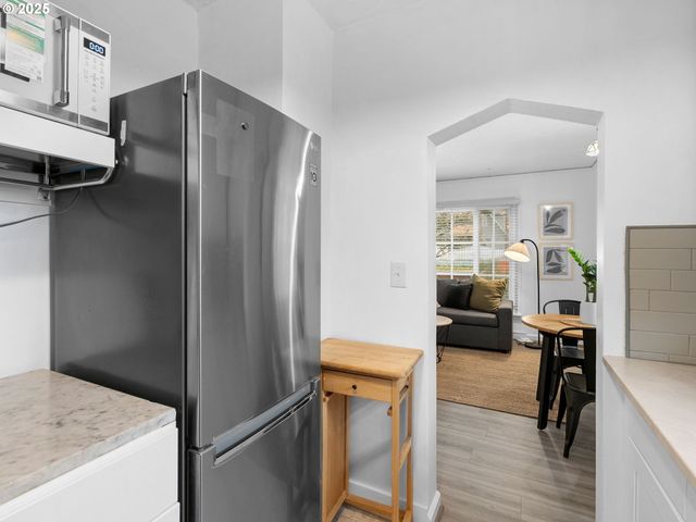 9605 Ne PRESCOTT St, Portland, OR 97220