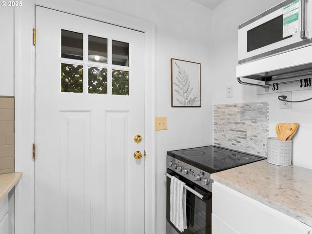 9605 Ne PRESCOTT St, Portland, OR 97220