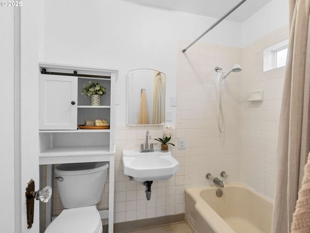 9605 Ne PRESCOTT St, Portland, OR 97220