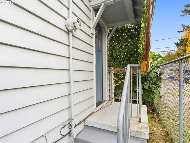 9605 Ne PRESCOTT St, Portland, OR 97220