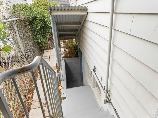 9605 Ne PRESCOTT St, Portland, OR 97220