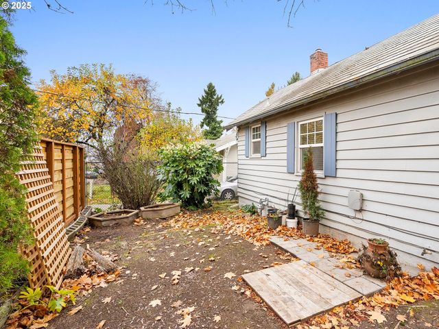 9605 Ne PRESCOTT St, Portland, OR 97220