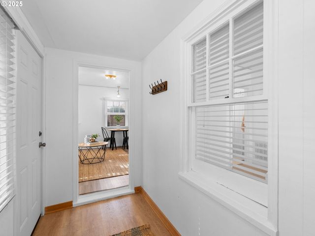 9605 Ne PRESCOTT St, Portland, OR 97220