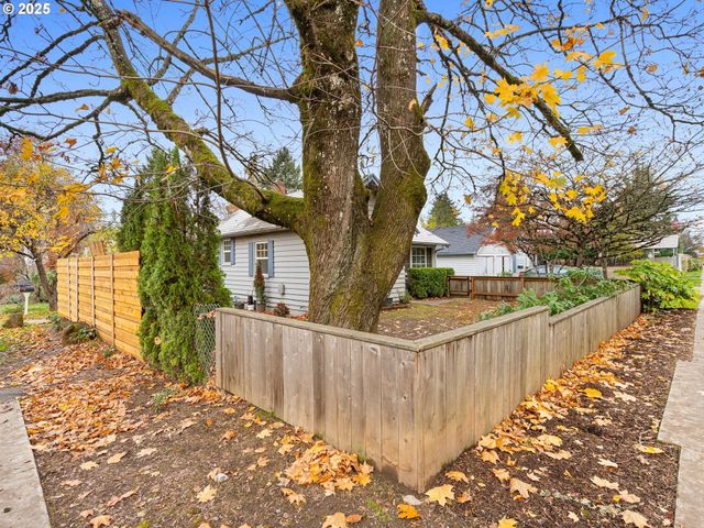 9605 Ne PRESCOTT St, Portland, OR 97220