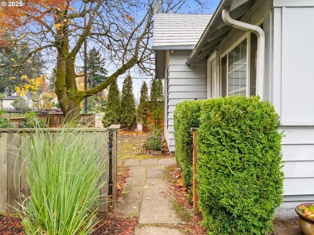 9605 Ne PRESCOTT St, Portland, OR 97220