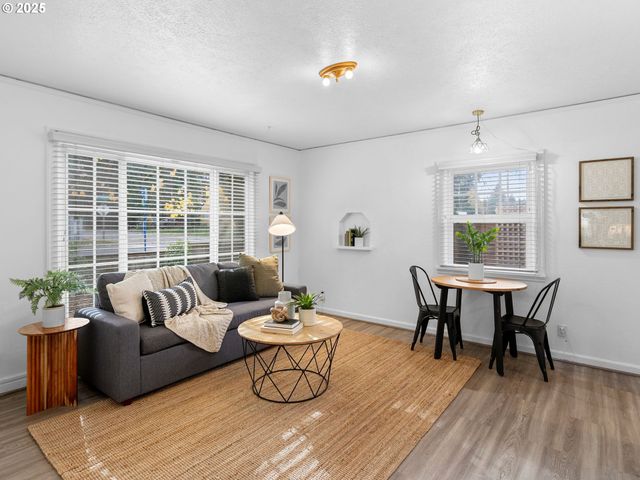 9605 Ne PRESCOTT St, Portland, OR 97220