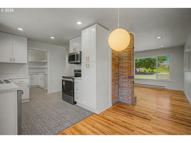 1315 N LOCUST St, Canby, OR 97013